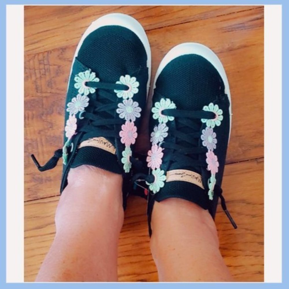 Maui & Sons Black Sneakers w/ Pastel Daisy Eyelets - Picture 4 of 12
